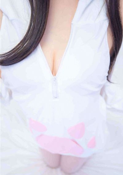 白鸽电影_十万网红美女美酱